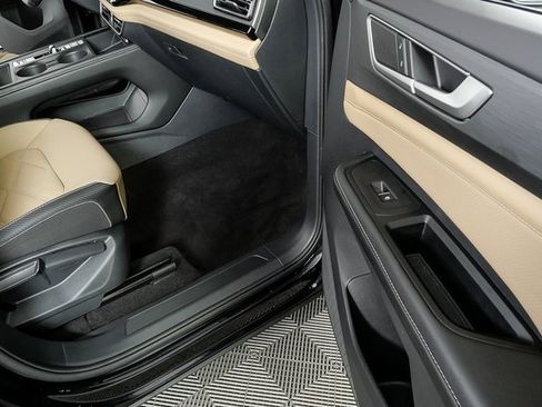 Certified 2024 Volkswagen Atlas Cross Sport SE image 26