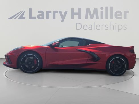 Used 2024 Chevrolet Corvette Stingray Premium Conv w/ Z51 Performance Package RWD image 2