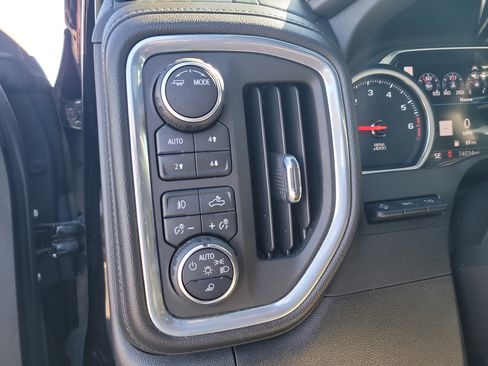 Used 2022 Chevrolet Silverado 1500 High Country w/ Technology Package image 32