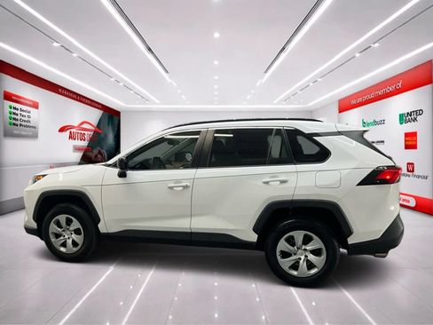 Used 2020 Toyota RAV4 LE FWD image 4