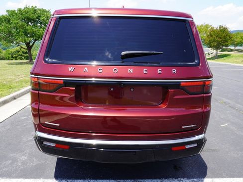 Used 2022 Jeep Wagoneer Series III w/ Premium Group I AWD/4WD image 12