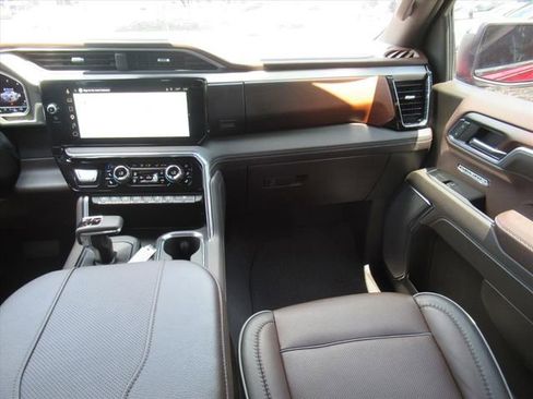 Used 2024 GMC Sierra 1500 Denali w/ Denali Reserve Package AWD/4WD image 15