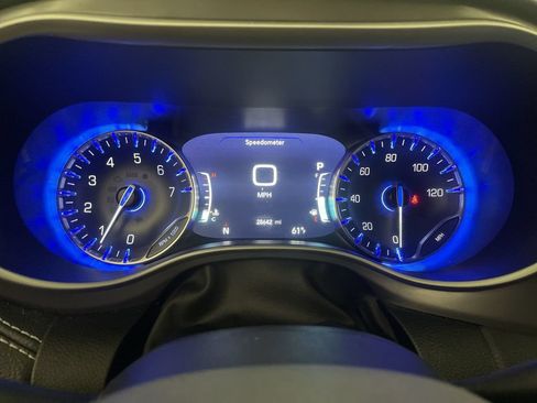 Used 2025 Chrysler Pacifica Select FWD image 6