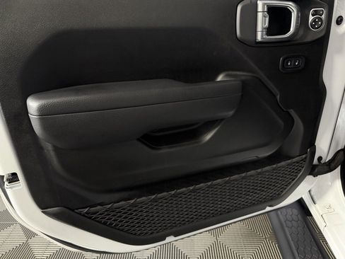 Used 2024 Jeep Wrangler Unlimited w/ Convenience Group image 24