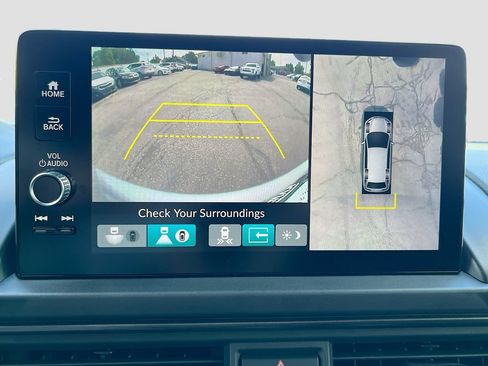 Used 2025 Honda Pilot TrailSport image 13