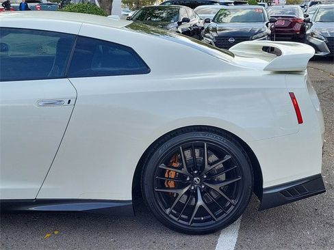 Used 2018 Nissan GT-R Premium image 6
