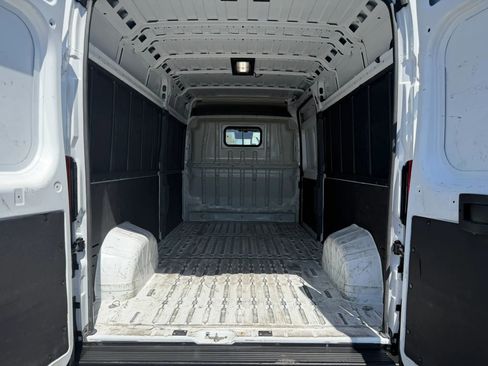 Used 2025 RAM ProMaster 2500 w/ Convenience Group FWD image 11