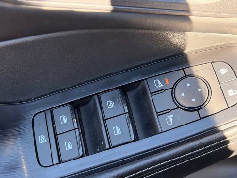 Certified 2025 Nissan Rogue SV FWD image 20