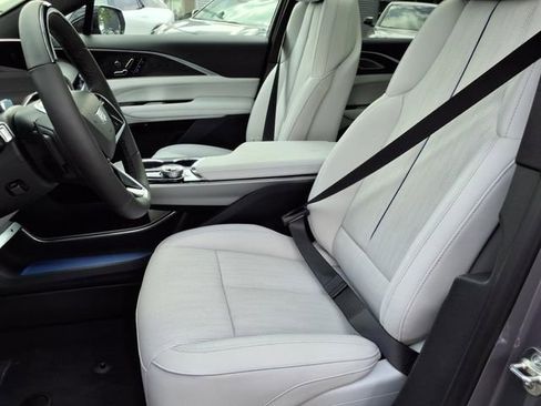 New 2025 Cadillac Lyriq Luxury image 5