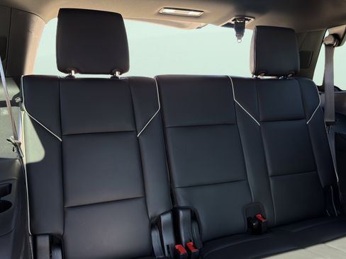 Used 2023 Cadillac Escalade Premium Luxury image 41