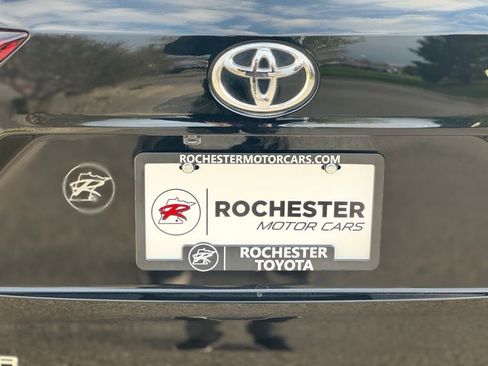 Used 2023 Toyota Highlander XLE AWD/4WD image 46