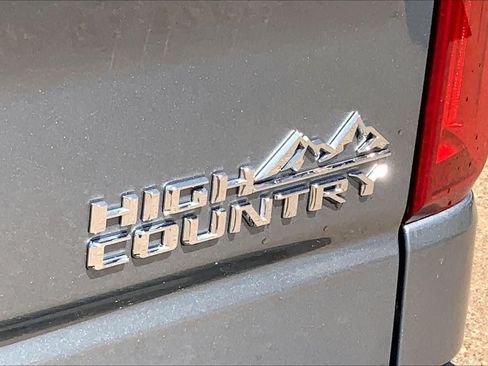 Used 2023 Chevrolet Silverado 1500 High Country w/ Z71 Off-Road Package AWD/4WD image 10