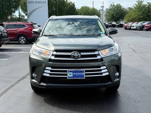 Used 2019 Toyota Highlander XLE w/ Carpet Mat Package (TMS) AWD/4WD image 13