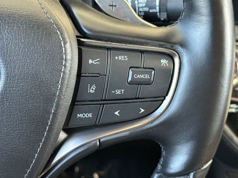 Used 2022 Lexus LS 500 w/ Interior Upgrade Package RWD image 29