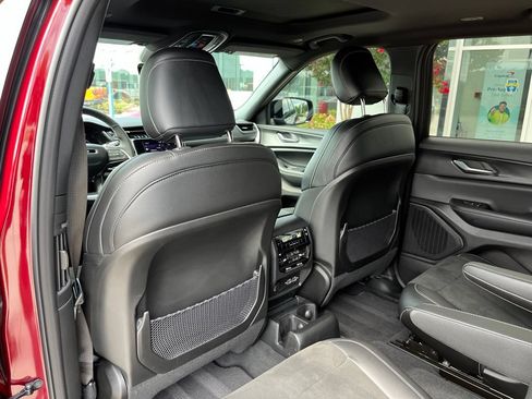 Used 2025 Jeep Grand Cherokee L Altitude AWD/4WD image 16