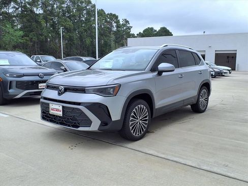 New 2026 Volkswagen Taos SE FWD image 7
