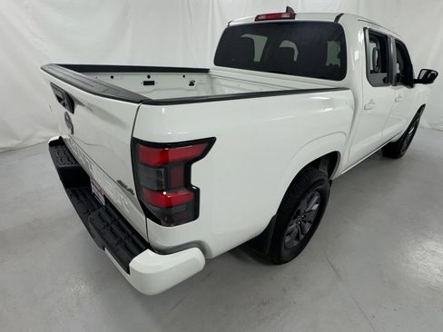 Certified 2025 Nissan Frontier SV AWD/4WD image 3