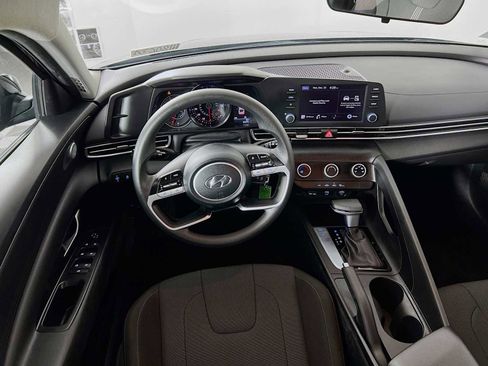 Certified 2023 Hyundai Elantra SE image 22