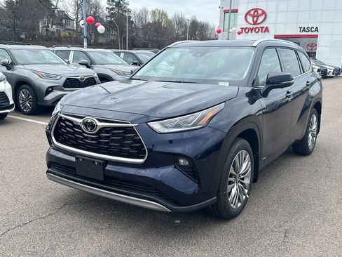 New 2026 Toyota Highlander Platinum AWD/4WD image 3