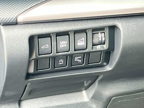 Used 2022 Subaru Forester Premium AWD/4WD image 10