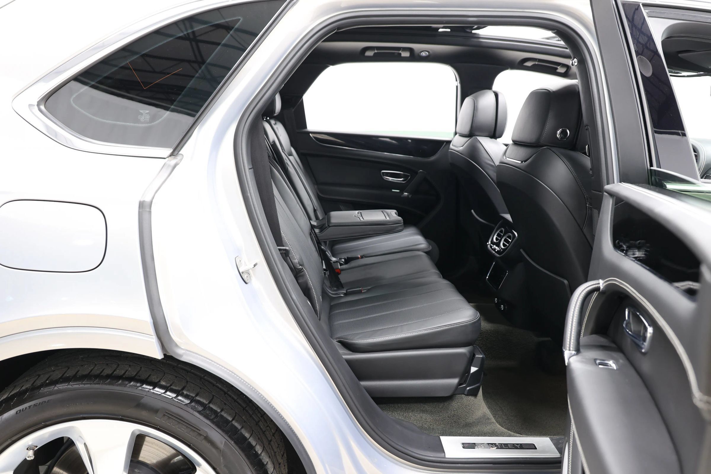 Used 2018 Bentley Bentayga Onyx Edition AWD/4WD image 88
