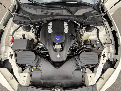 Used 2019 Maserati Ghibli S Q4 AWD/4WD image 23