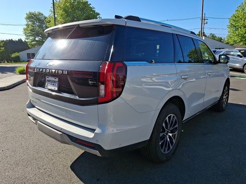 Certified 2025 Ford Expedition Platinum AWD/4WD image 5