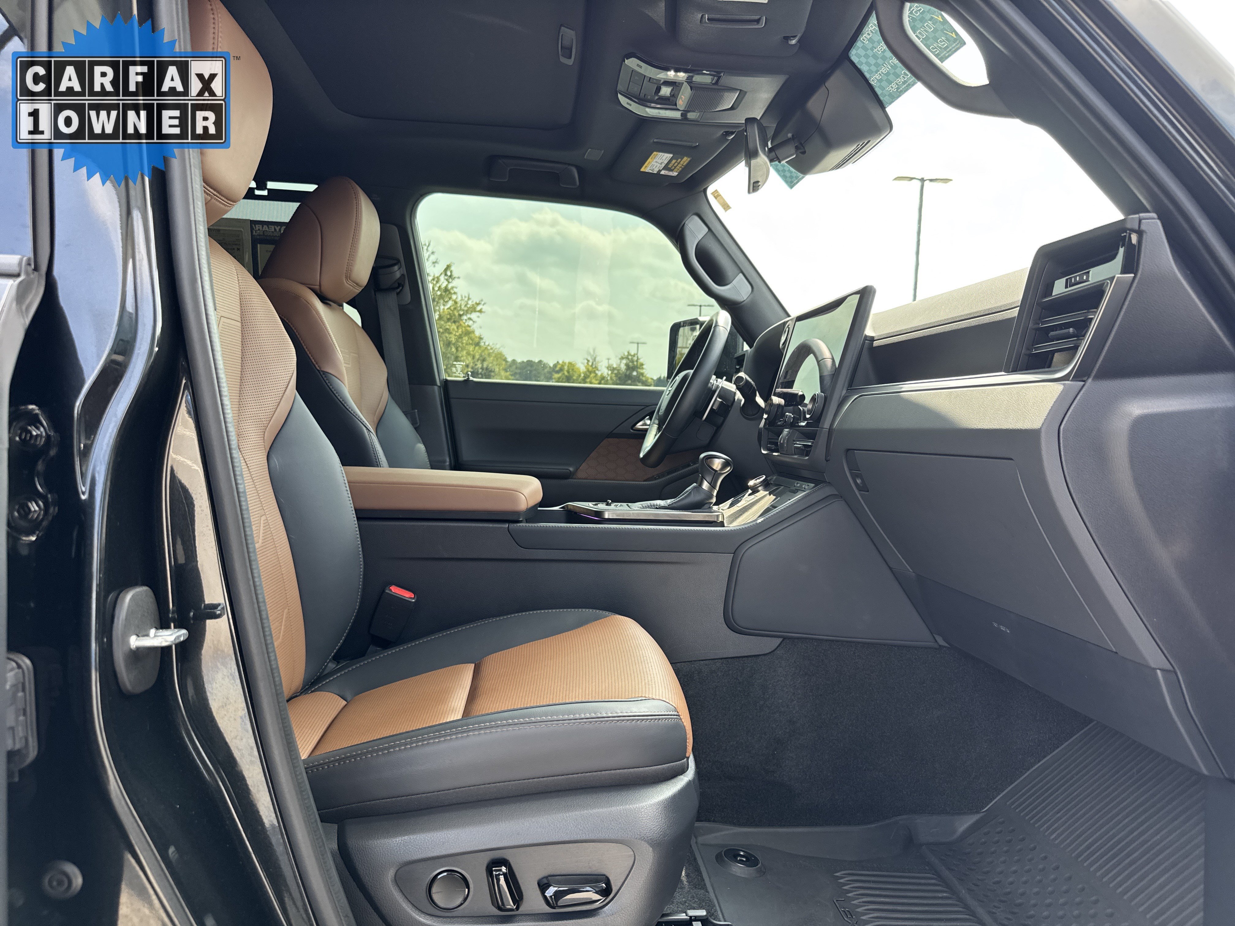 Used 2024 Lexus GX 550 w/ Accessory Package (Z1) AWD/4WD image 32