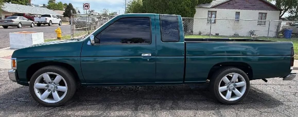 Used 1995 Nissan Pickup XE RWD image 3