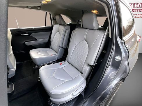 Used 2023 Toyota Highlander XLE image 21