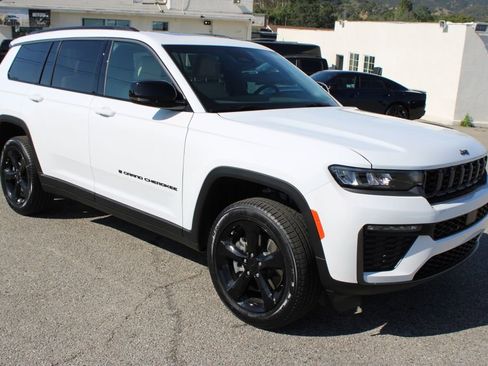 New 2026 Jeep Grand Cherokee L Limited w/ Limited Altitude Package AWD/4WD image 3
