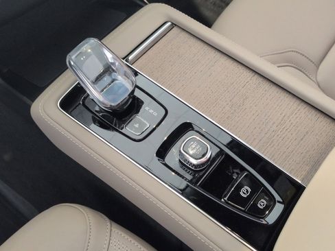 New 2026 Volvo XC90 T8 Plus w/ Protection Package Premier image 21