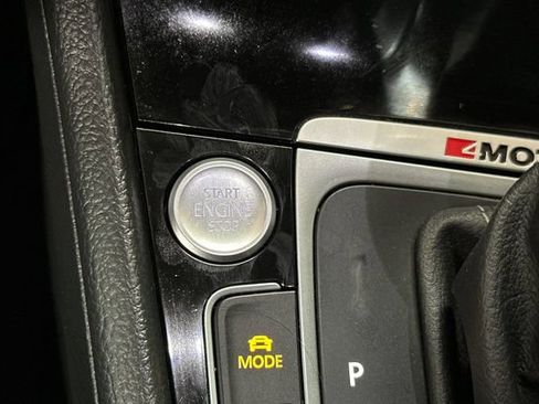 Used 2018 Volkswagen Golf R 4-Door AWD/4WD image 27
