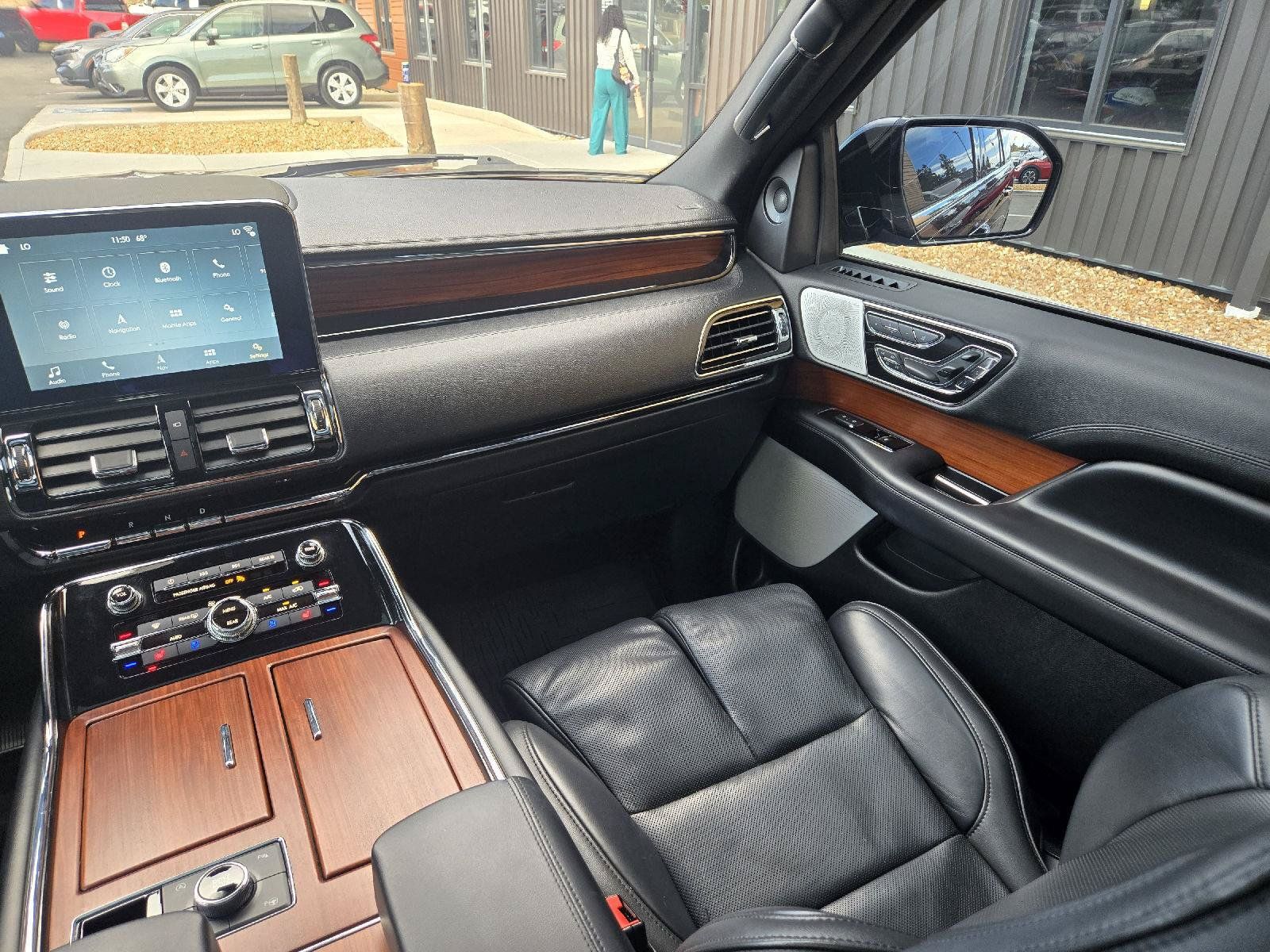 Used 2018 Lincoln Navigator Reserve w/ Technology Package AWD/4WD image 19
