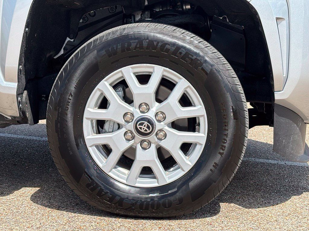 Used 2026 Toyota Tacoma SR5 AWD/4WD image 8