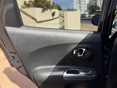 Used 2011 Nissan Juke SV FWD image 13