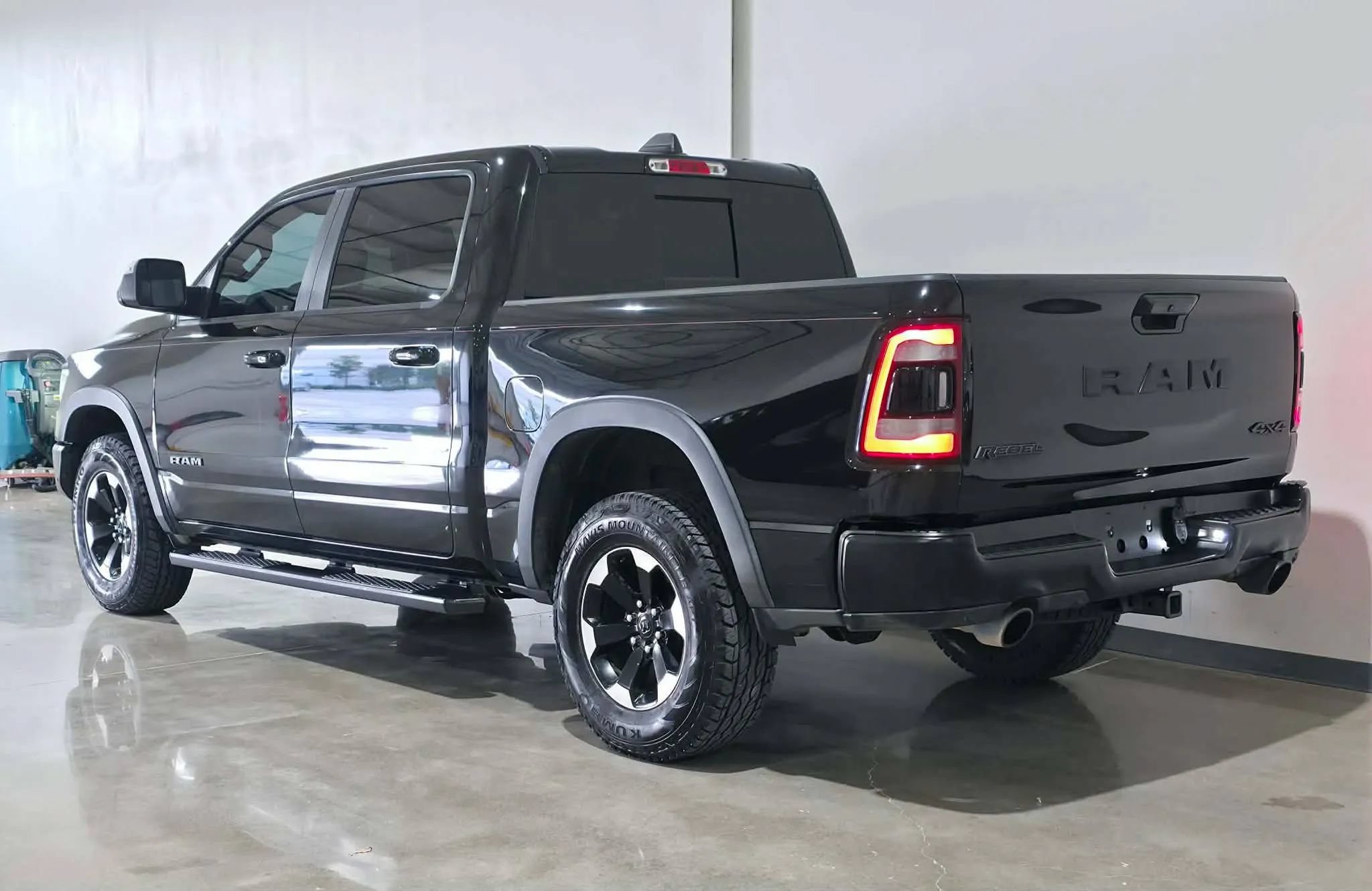 Used 2019 RAM 1500 Rebel w/ Rebel Level 2 Equipment Group AWD/4WD image 5