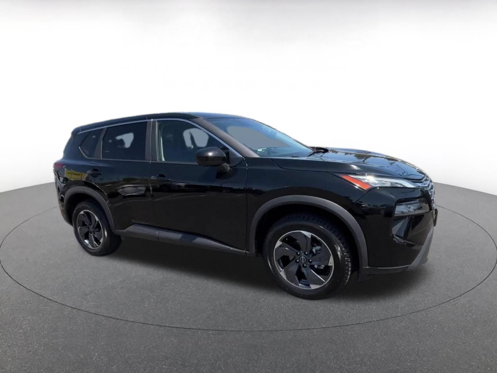 Used 2025 Nissan Rogue SV FWD image 2
