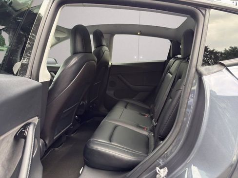 Used 2020 Tesla Model Y Long Range image 10
