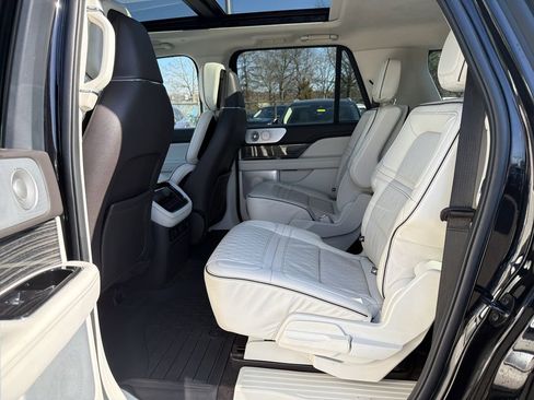 Used 2022 Lincoln Navigator L Black Label image 13