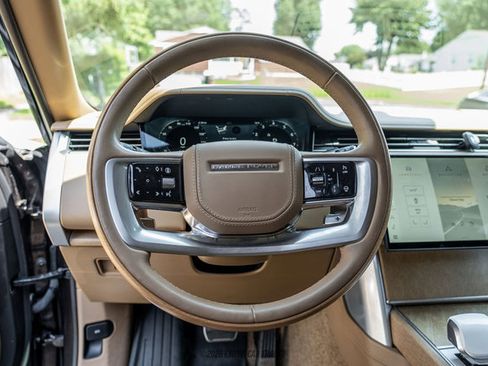 Used 2025 Land Rover Range Rover SV AWD/4WD image 24