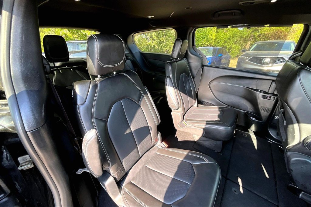 Used 2025 Chrysler Pacifica Select FWD image 37