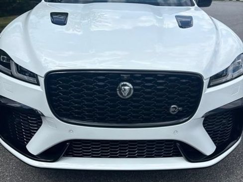 Used 2025 Jaguar F-PACE SVR 575 Edition AWD/4WD image 13