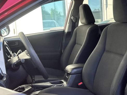 Used 2016 Toyota RAV4 LE FWD image 5