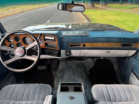 Used 1990 Chevrolet Suburban 2WD image 20