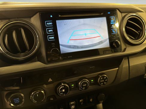 Used 2018 Toyota Tacoma TRD Sport w/ Technology Package AWD/4WD image 16