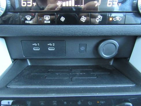 Used 2025 Mitsubishi Outlander SE image 47