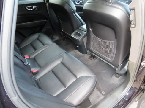 Used 2018 Volvo XC60 T5 Momentum AWD/4WD image 18