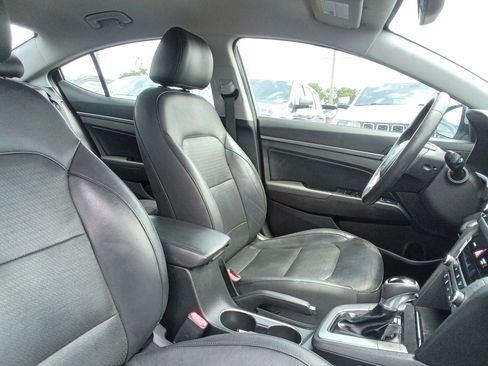 Used 2017 Hyundai Elantra Limited FWD image 18
