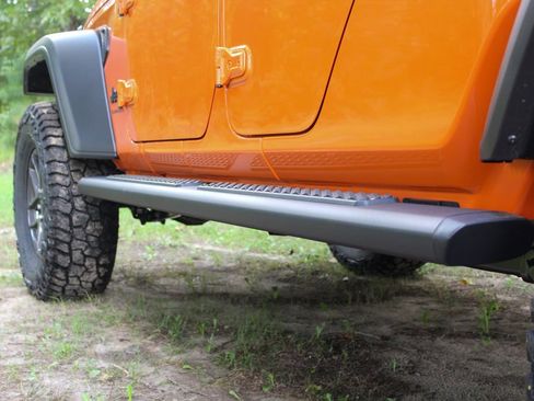 New 2025 Jeep Gladiator Sport image 12